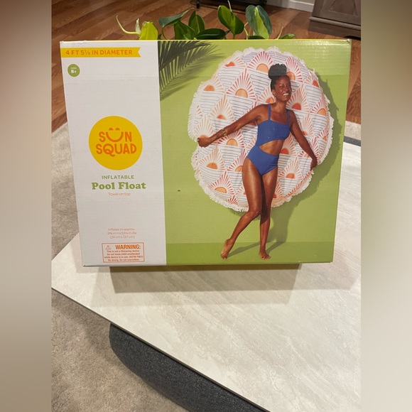 NWT Sun Squad Towel On Top Inflatable Pool Float - Picture 1 of 2